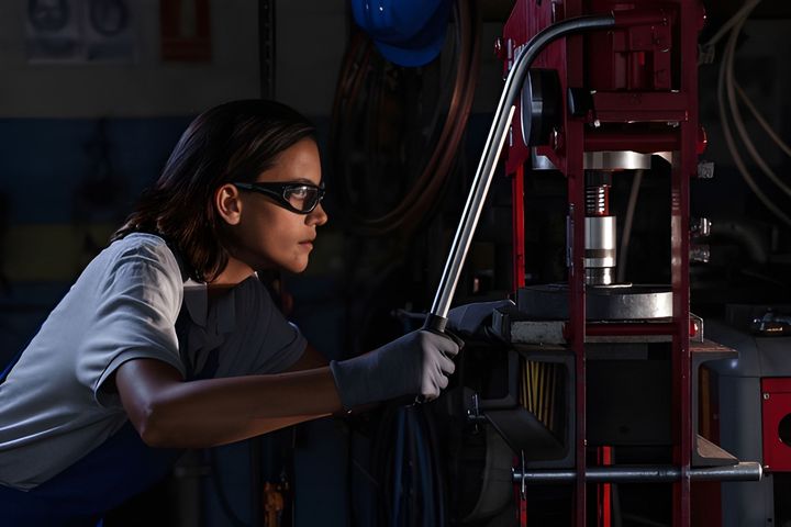 Understanding Hydraulic Press Machines: Working Principles, Uses, and Industry Insights